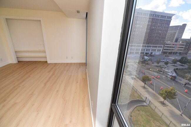 Building Photo - 123 SW Jefferson Ave