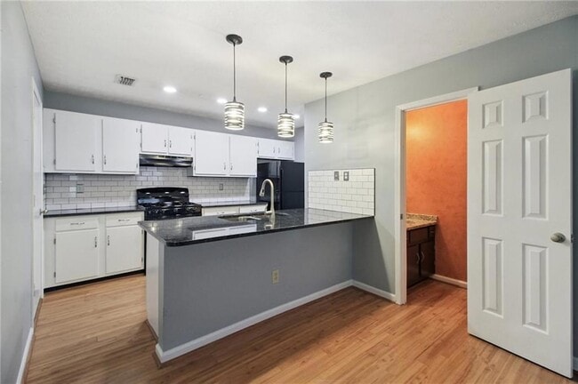 Building Photo - 1058 Mansfield Ct