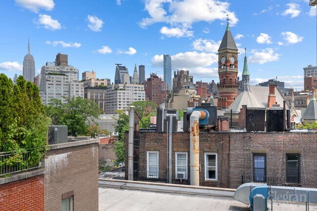 Building Photo - 138 W 10th St