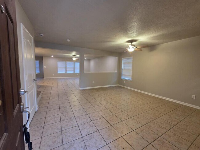 Building Photo - 25335 Briscoe Village Dr