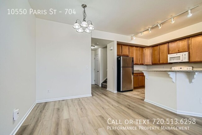 Building Photo - Freshly Updated Spacious Two Bedroom Townhome