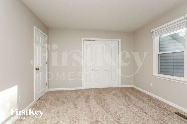 Building Photo - 802 Red Hollow Dr
