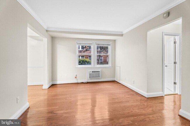Building Photo - 922 S Washington St