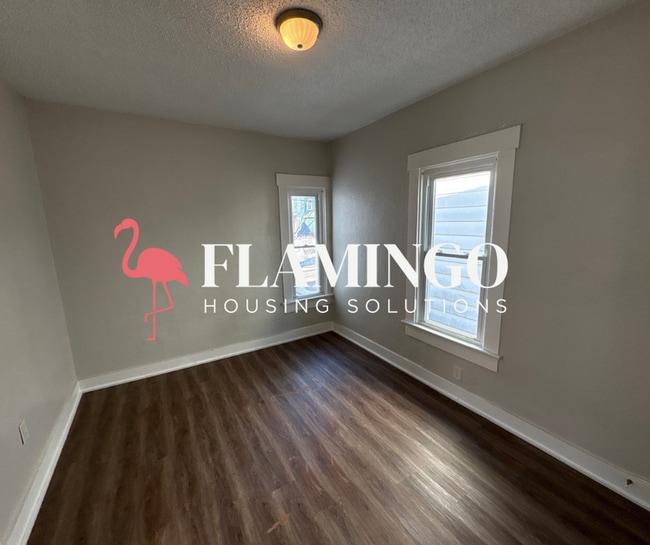 Building Photo - 112 N Irwin St