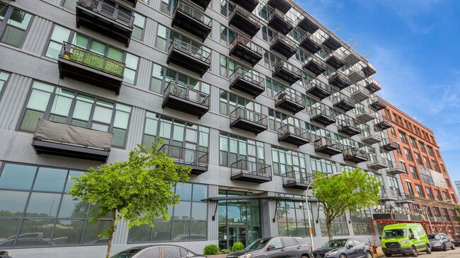 Building Photo - 1224 W Van Buren St