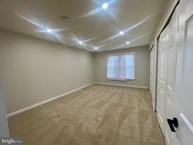 Building Photo - 6018 Westchester Park Dr