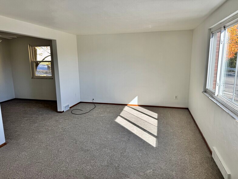 Building Photo - 351 N Balph Ave