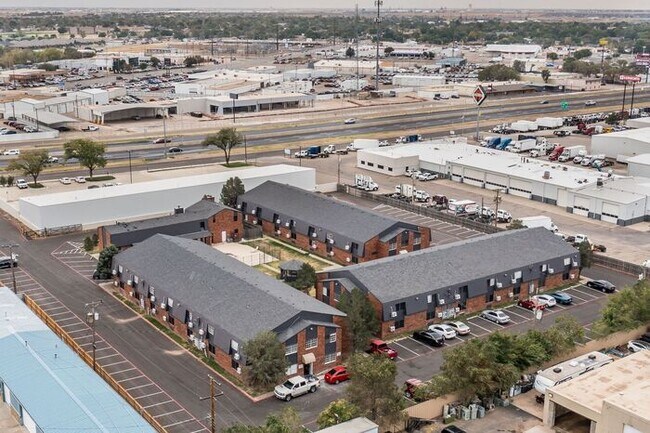 Building Photo - 4320 Canyon Dr