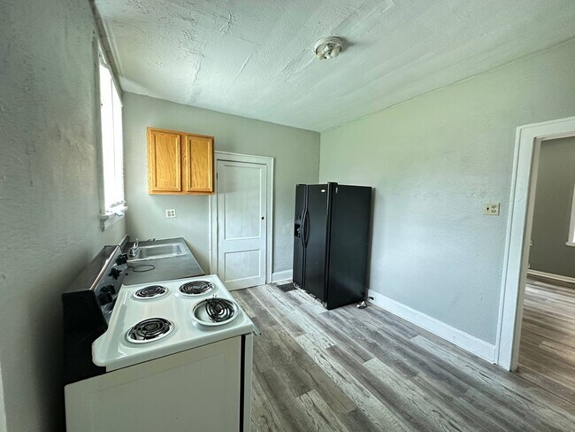 Building Photo - 966 Elberon Ave