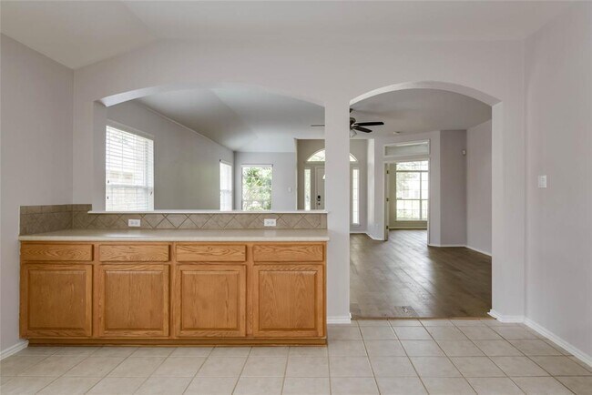 Building Photo - 3108 Lynnbrook Dr