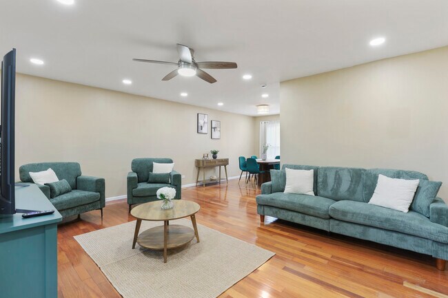 Building Photo - 1356 Larchmont Dr