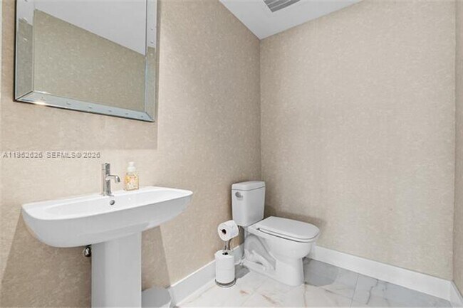 Building Photo - 2900 NE 7th Ave