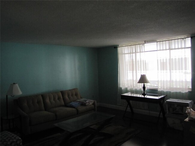 Building Photo - 2630 Pearce Dr