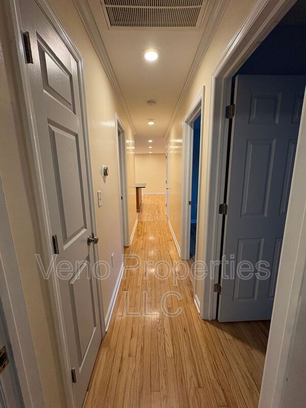 Building Photo - 330 Louden Rd