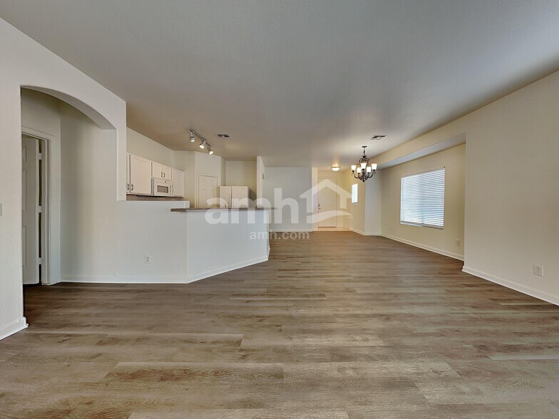 Building Photo - 2541 E La Costa Dr