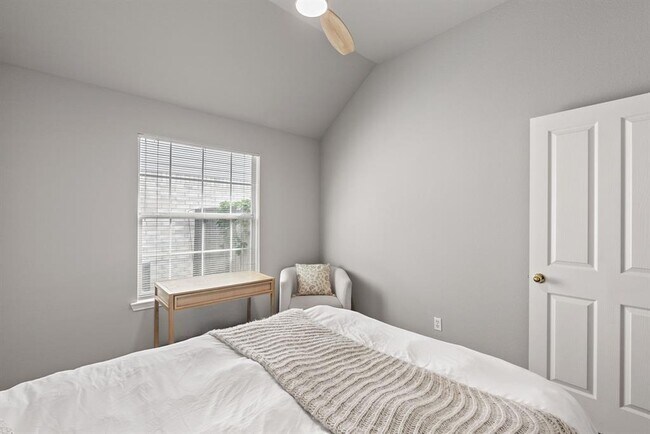 Building Photo - 9305 Donner Ln