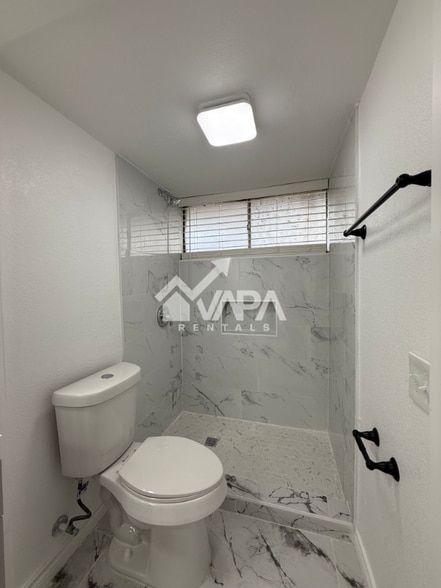 Building Photo - 4131 Valleyfield Dr