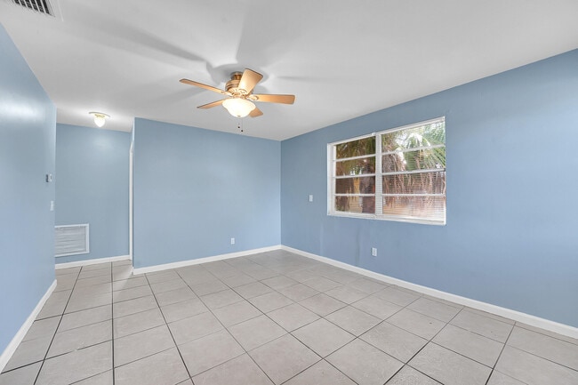 Building Photo - 1208 W 32nd St