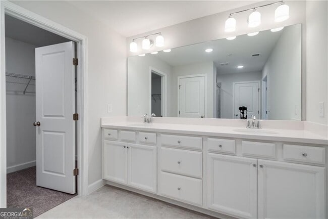 Building Photo - 1095 Lawanna Dr