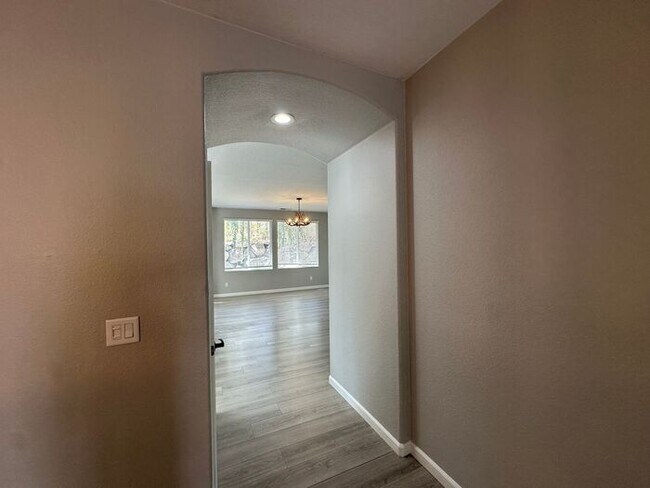 Building Photo - 8120 Silver Strike Ct
