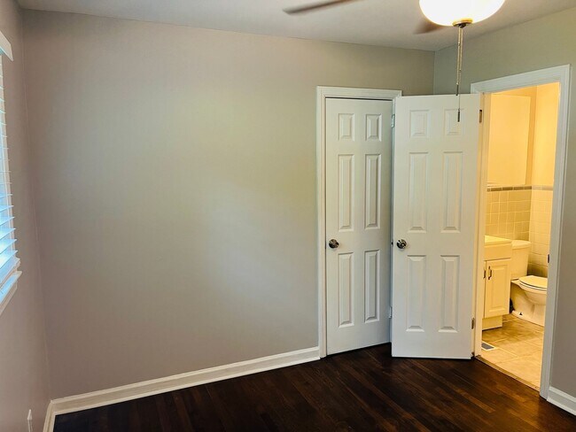 Building Photo - 4531 Wesley Dr