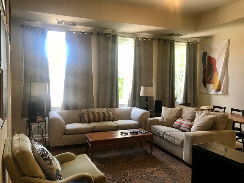 Living room - 526 St Paul St