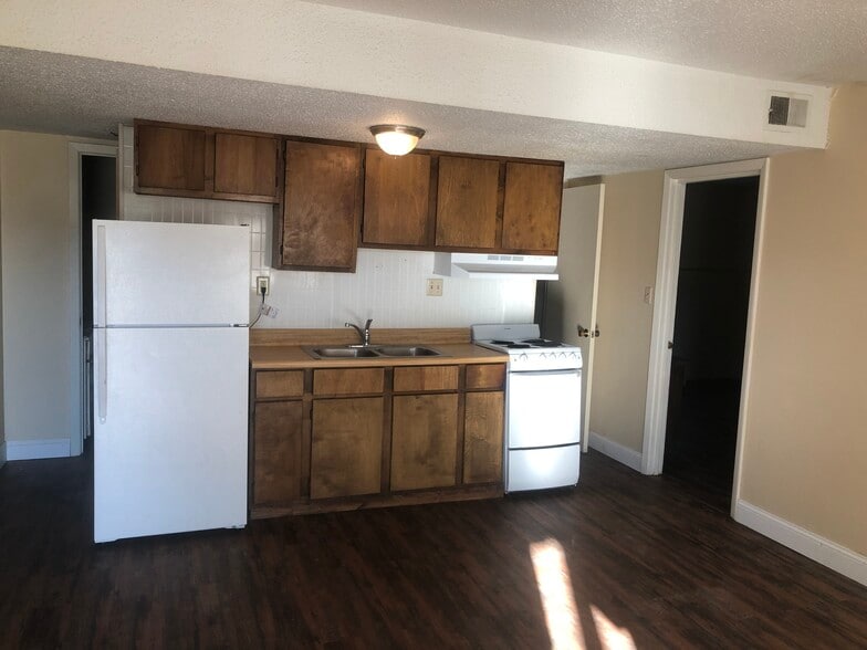 Building Photo - Courtyard Apartments