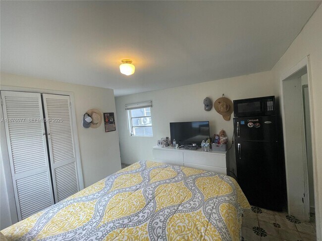 Building Photo - 1923 NW 1st Terrace