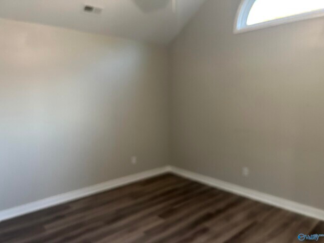 Building Photo - 2012 Fairway Hills Dr