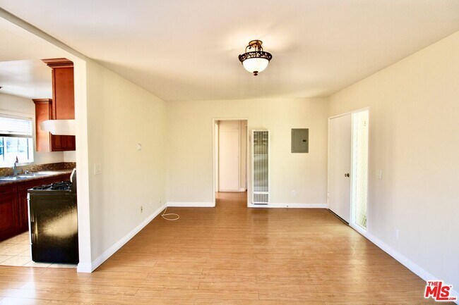 Building Photo - 1319 E California Ave