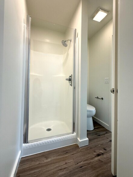 Building Photo - 6386-6386 Shelton Ct