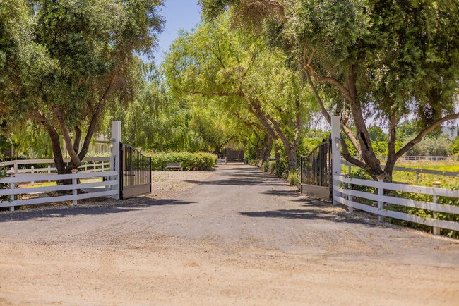 Building Photo - Ojai Horse Ranch