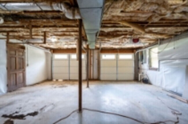 Building Photo - This beautifully updated brick home in Har...