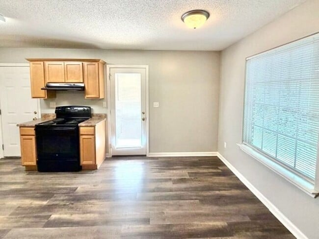Building Photo - Great Location and Priced to Move-Cordova Home