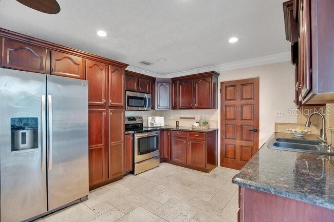 Building Photo - 4609 S Ferncreek Ave