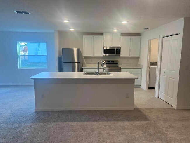 Building Photo - 3161 Fergus Ave