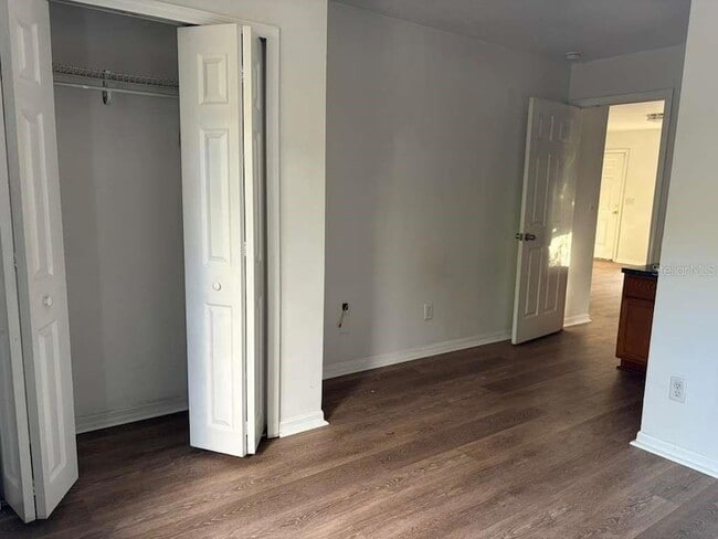 Building Photo - 548 E Walts Ave