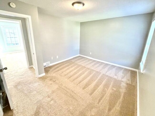 Building Photo - Available Now 5 Bedroom 2 Bath Home In Memphis