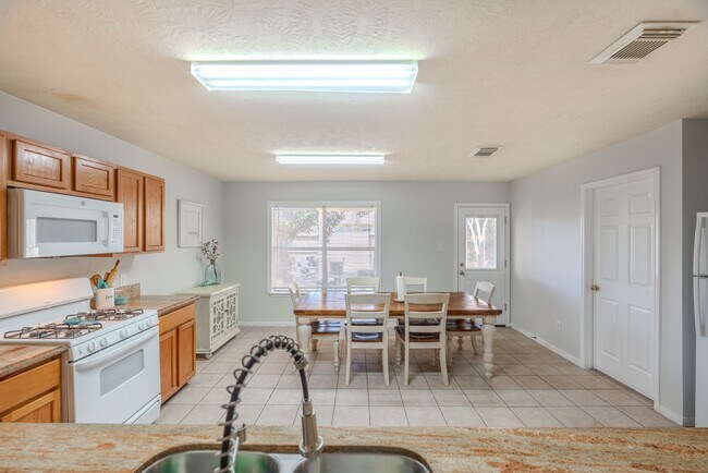 Building Photo - 914 Parsonfield Ct