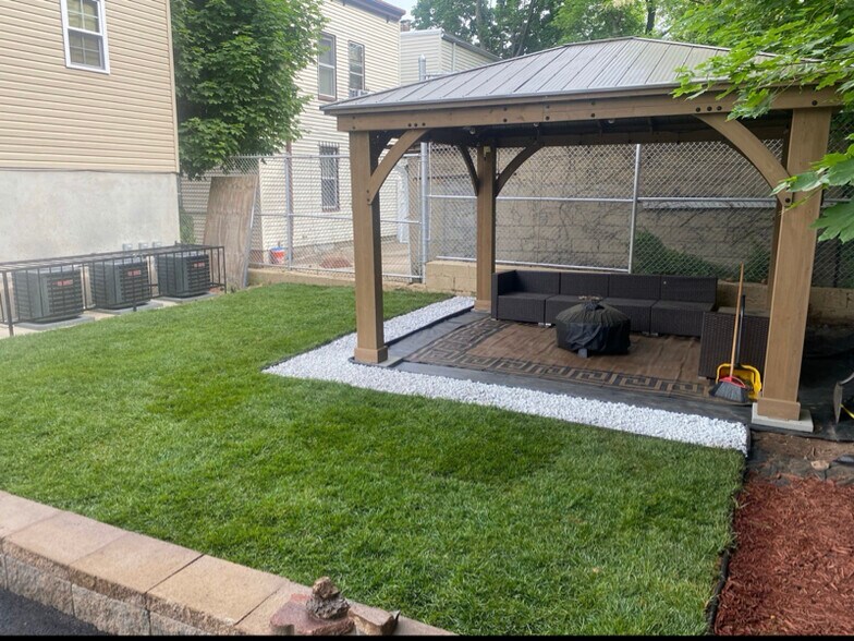 Building Photo - 682 S 19th St