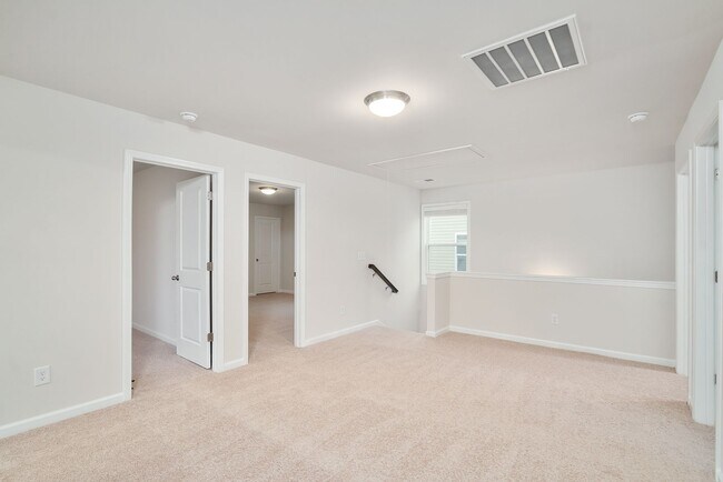 Building Photo - PET FRIENDLY - ENCLOSED FENCE In beautiful Graniteville!  Free Rent promo with qualified lease!!