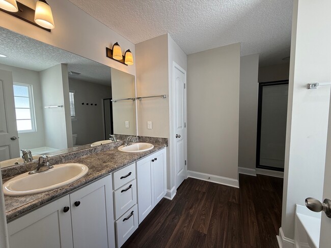 Building Photo - 1217-1217 Cypress Fall Cir