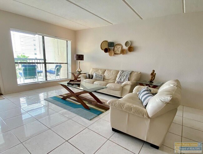 Building Photo - 404 Padre Blvd