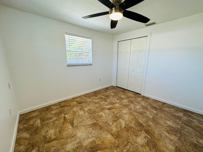 Building Photo - 3/2.5/1 Freshly Updated Pinellas Park Home