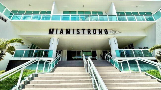 Building Photo - 1800 N Bayshore Dr