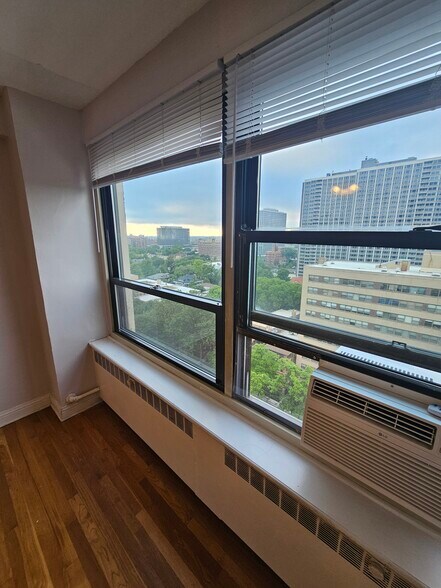 Building Photo - 707 W Gordon Ter
