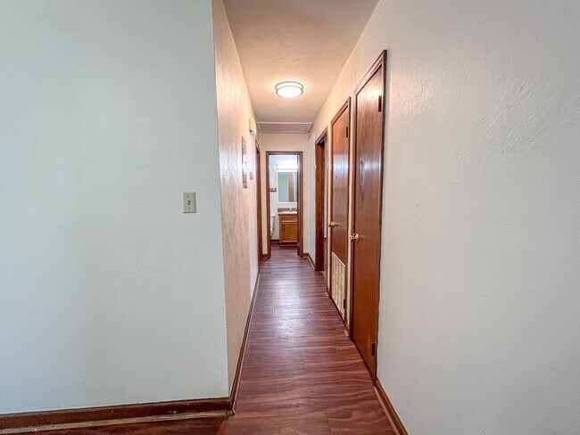 Building Photo - Peaceful 2 bedroom off Lake Jackson