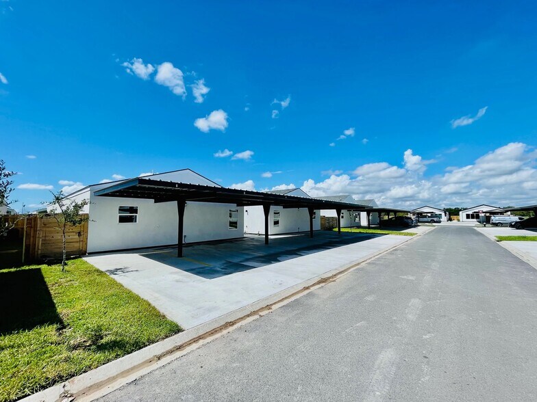 Building Photo - 2704 Brownjay Rd
