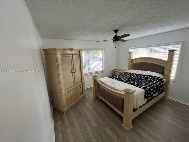 Building Photo - 6101 N Falls Cir Dr