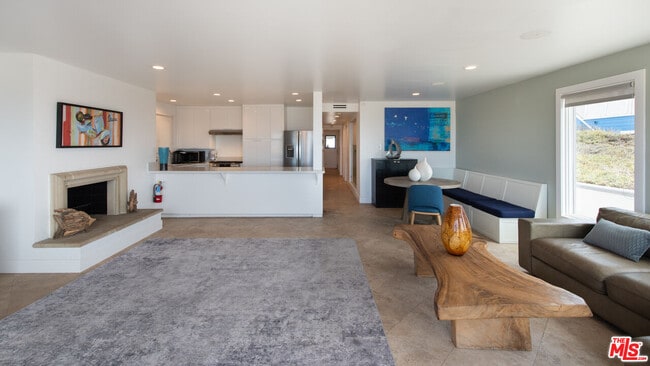 Building Photo - 6419 Ocean Front Walk